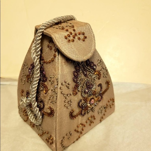 Gold embroidered clutch - Picture 4 of 4